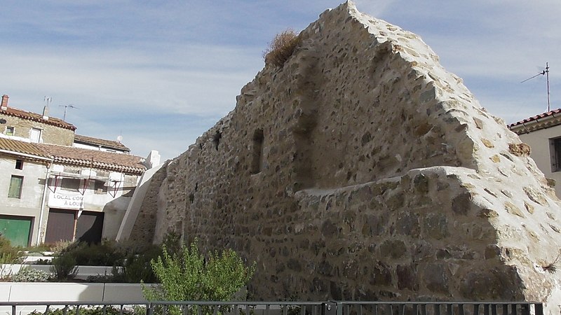 File:Vestiges du mur intérieur du château de Lézignan-Corbières.jpg