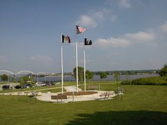 פארק הזיכרון הוותיק דבנפורט, Iowa.jpg