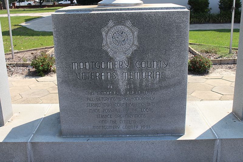 File:Veterans Memorial close, Mount Vernon.jpg