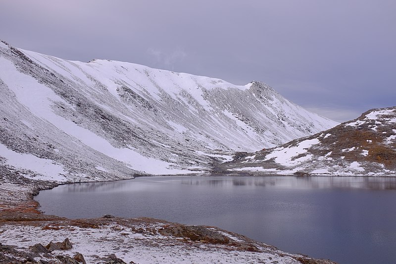 File:View of Kamtjønnin and height 1497.jpg