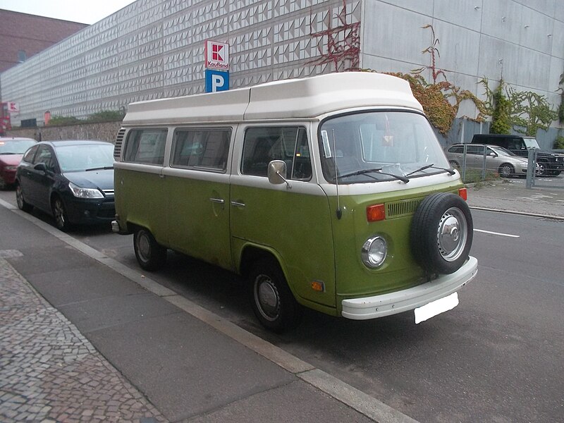 File:Volkswagen Type 2 T2b Camper mit Westfalia-Aufstelldach (Frontansicht).JPG