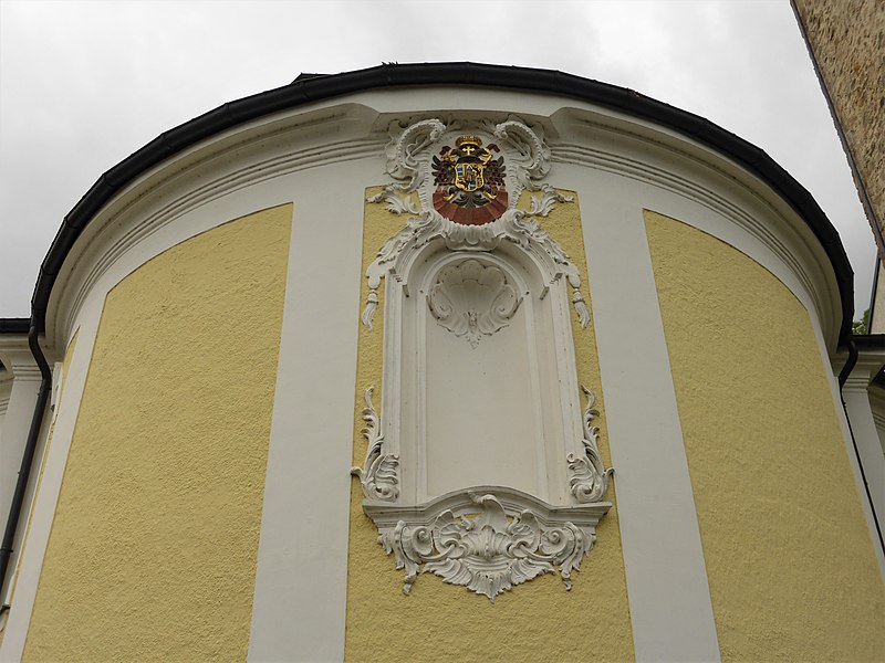 File:Wappen an der Schlosskapelle Fürsteneck.jpg