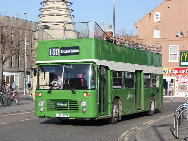 File:Weston-super-Mare Regent Street - Bristol 8622 (LEU263P) last departure.JPG