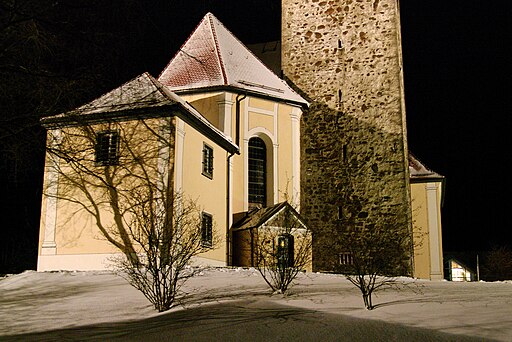 Wiggensbach kirche in dezembernacht