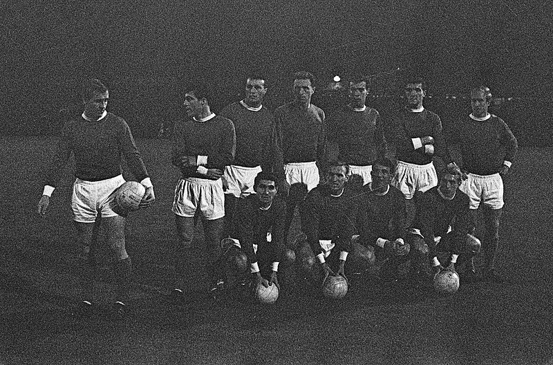 File:WillemIIManchesterUnited1963c.jpg