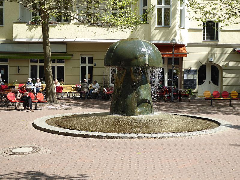 File:Wilmersdorf Leon-Jessel-Platz Wasserpilz-003.jpg