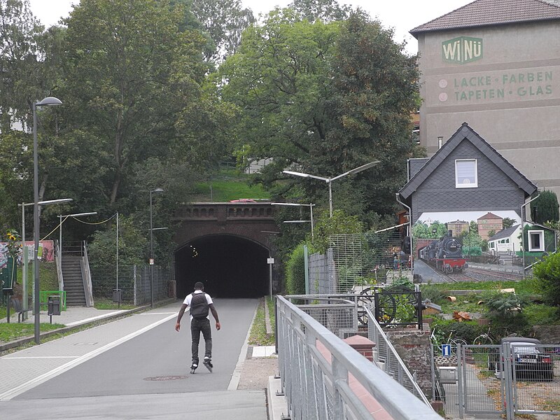 File:Wuppertal, NBT, Tunnel Rott, Ostportal, Bild 1.jpg