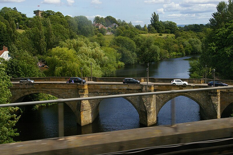 File:Yarm Bridge and River Tees, glimpsed from the railway viaduct - geograph.org.uk - 4588060.jpg