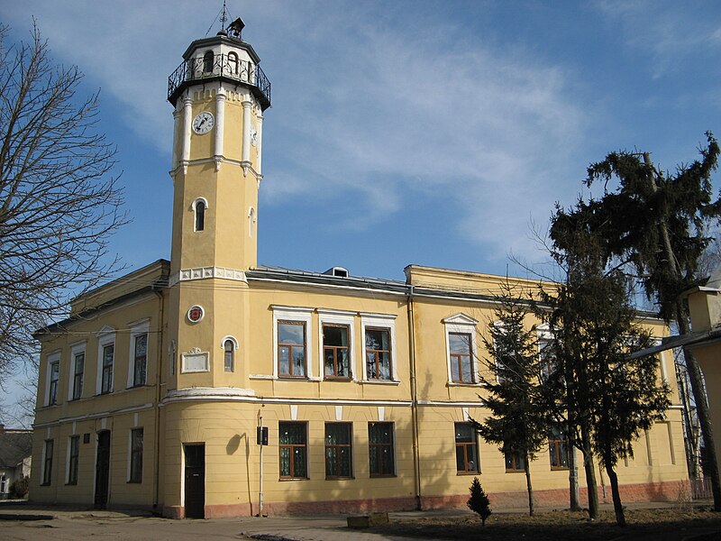 File:Yavoriv, city hall.JPG