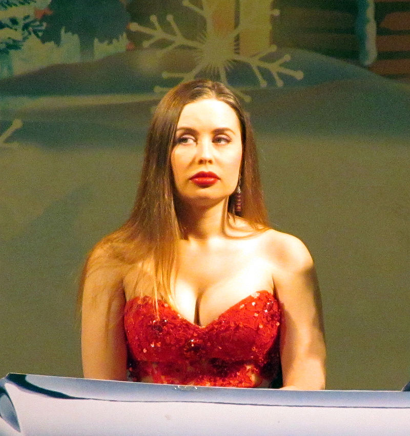 Как выглядят красавицы-актрисы шоу «Уральские пельмени»: Юлия Михалкова и другие