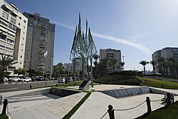 אנדרטה לזכר בני העיר שנפלו במערכות ישראל 05.jpg