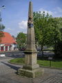 Kursächsische Postmeilensäule in Form einer Distanzsäule von 1723 an der Meißner Gasse, ehem. vorm Meißner Tor