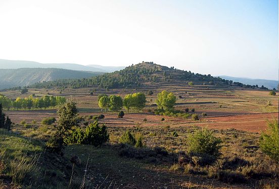 Vista meridional del cerro Morrita en La Nava, Castielfabib (Valencia).