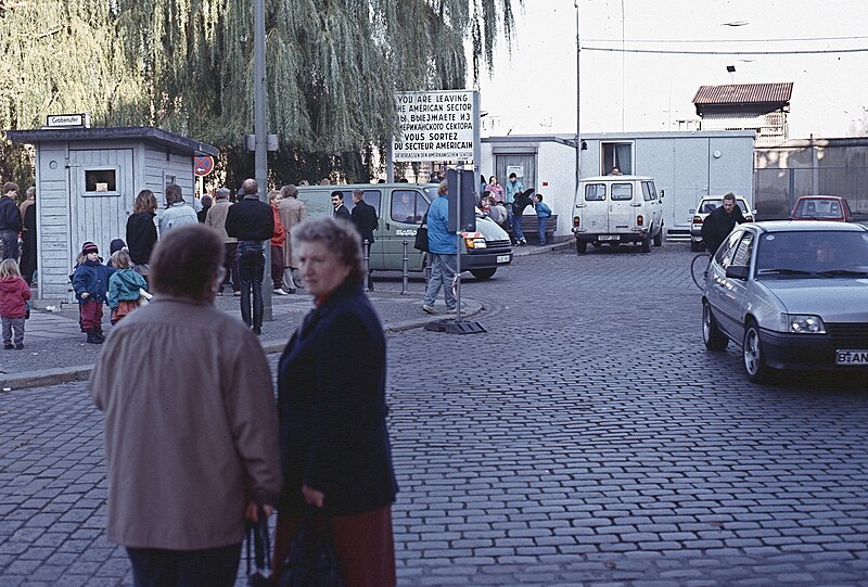 File:19891110n Oberbaumbrücke.jpg