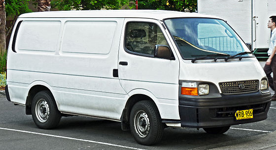 1998-2004 Toyota HiAce (RZH103R) van (2011-11-04).jpg