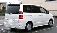 Toyota Noah generasi pertama