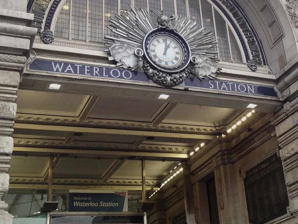 2011 - The Victory Arch at London Waterloo Station Entrance ( Ank Kumar ) 04