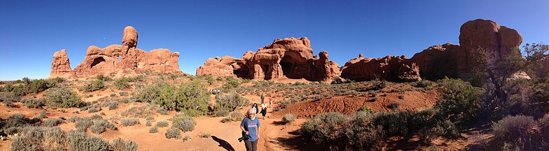 File:2013-09-23 09 45 20 Panorama of the rock formations around and including Double Arch in Arches National Park.JPG