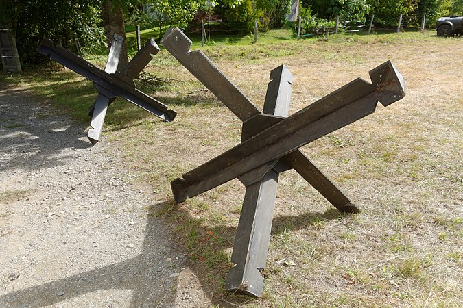 Hérissons tchèques, à l'entrée du camp.