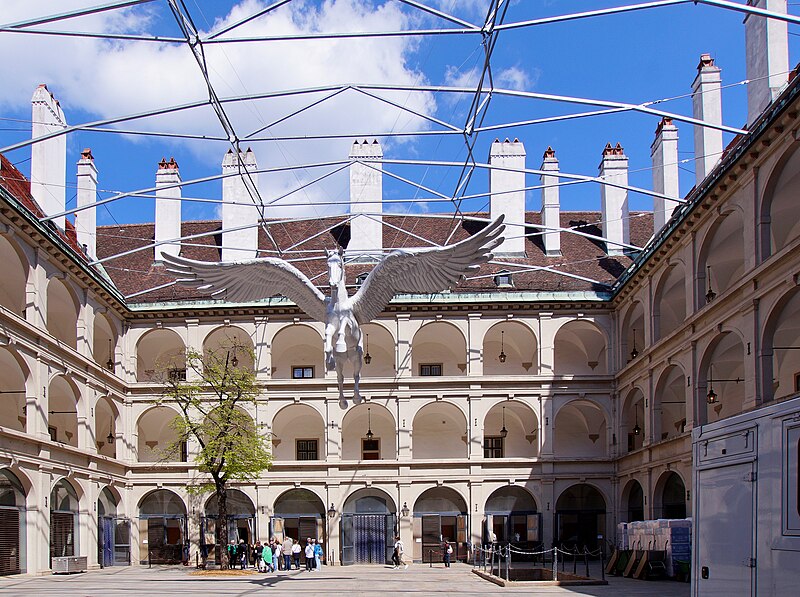 File:2023-04-22 Hofreitschule Stallungen 1.jpg