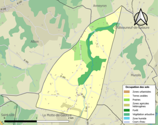 Barevná mapa znázorňující využití půdy.