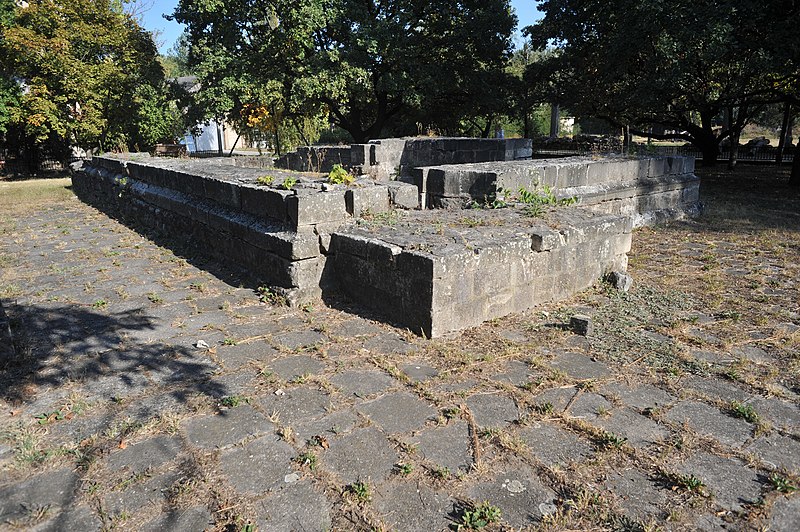 File:A középkori Csut (Csőt) falu romjai, templomának romjai (1289. számú műemlék) 2.jpg