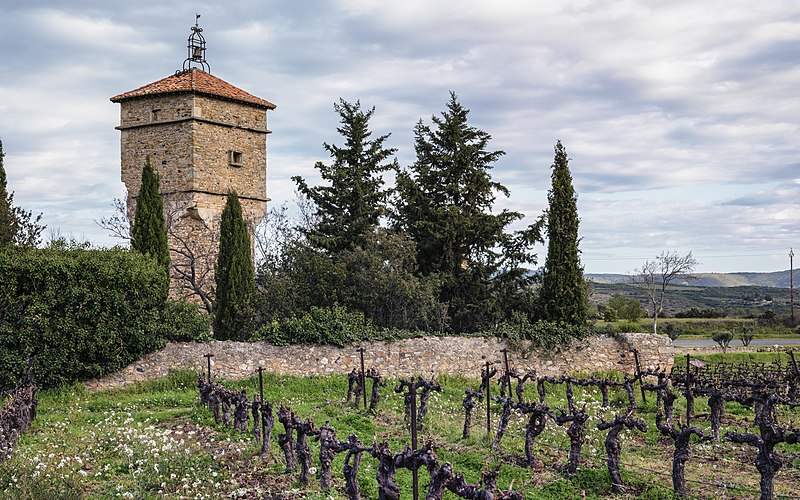 File:Abbaye de Cassan - Tower.jpg