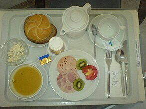 Abendbrot in einer Station für Privatpatienten — Chirurgische Klinik Innenstadt der LMU — 2008