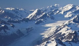 Антена на ледника Йейл и планината. Glenn.jpg