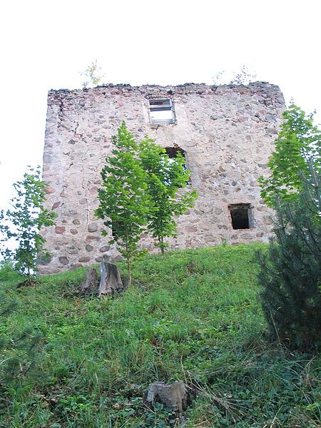 File:Aizpute Castle ruins (5).JPG