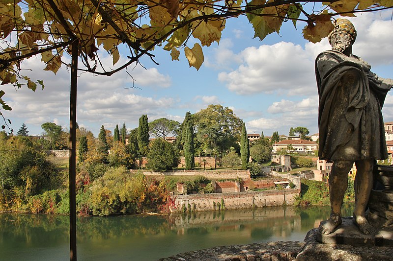 File:Albi - Berges du Tarn (2).jpg