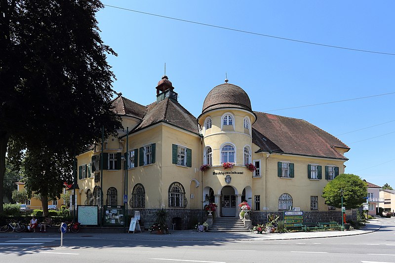 File:Andorf - Gemeindeamt, Bösbauer-Villa.JPG