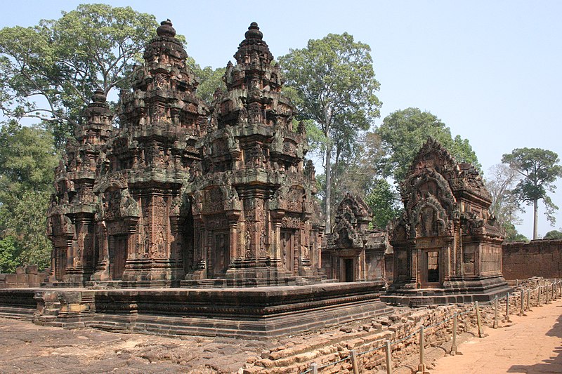 File:Angkor-Banteay Srei-18-Prasats-Suedliche Bibliothek-2007-gje.jpg