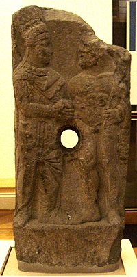 Антиох пожимает руку Гераклу-Ваагну, 69—38 до н. э. Британский музей
