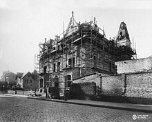 The original building c. 1898. It would be later demolished to build the current palace. Archivo General de la Nacion Argentina 1890 aprox Buenos Aires. Avenida Alvear, Palacio Duhau.jpg