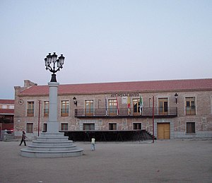 Ayuntamiento de Navas del Rey.jpg