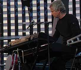 Tony Banks konsertissa vuonna 2007