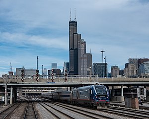 Голубая вода и панорама Чикаго, ноябрь 2020.jpg