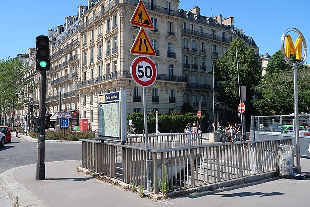 Porte Maillot, sortie de Paris vers Neuilly.