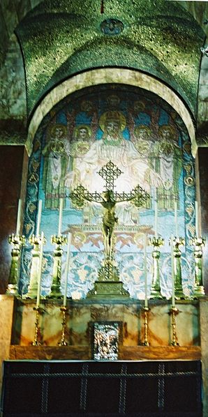 File:Brighton-StBartholomew-Altar&Retable-01.jpg