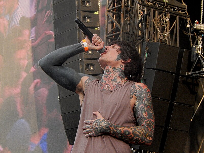 File:Bring Me The Horizon, Rock en Seine 2016, Paris (29541014030).jpg