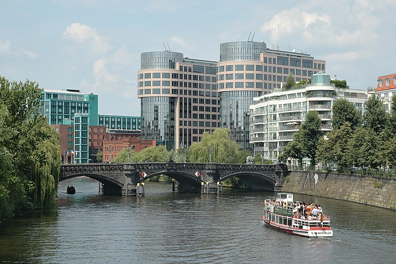 File:Bundesministerium des Innern, Berlin (2005).jpg