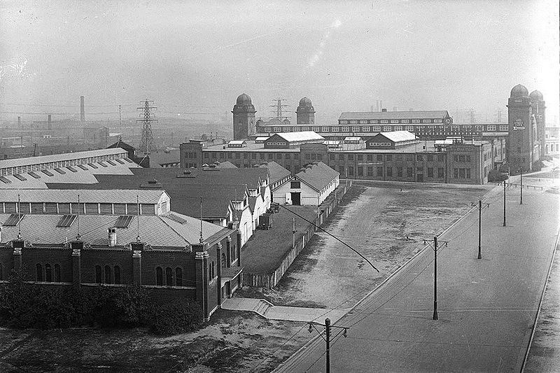 File:CNE horse stables and coliseum 1930.jpg