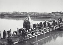 The Egyptian pilgrim caravan crossing the Suez Canal on its way to Mecca, circa 1885 COLLECTIE TROPENMUSEUM Pelgrimskaravaan op weg naar Mekka Suez-kanaal TMnr 60039414.jpg