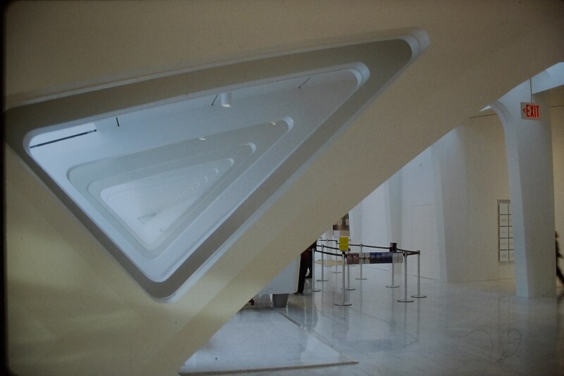File:Calatrava - Milwaukee Art Museum, Quadracci Pavilion Interior (G).jpg