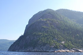 Vista do Cabo Trinity com vista para o Saguenay