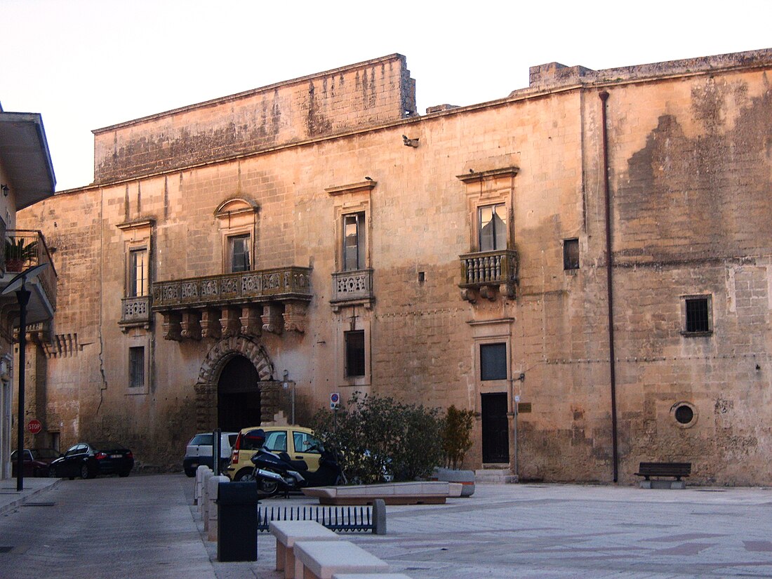 File:Caprarica di Lecce piazza.JPG