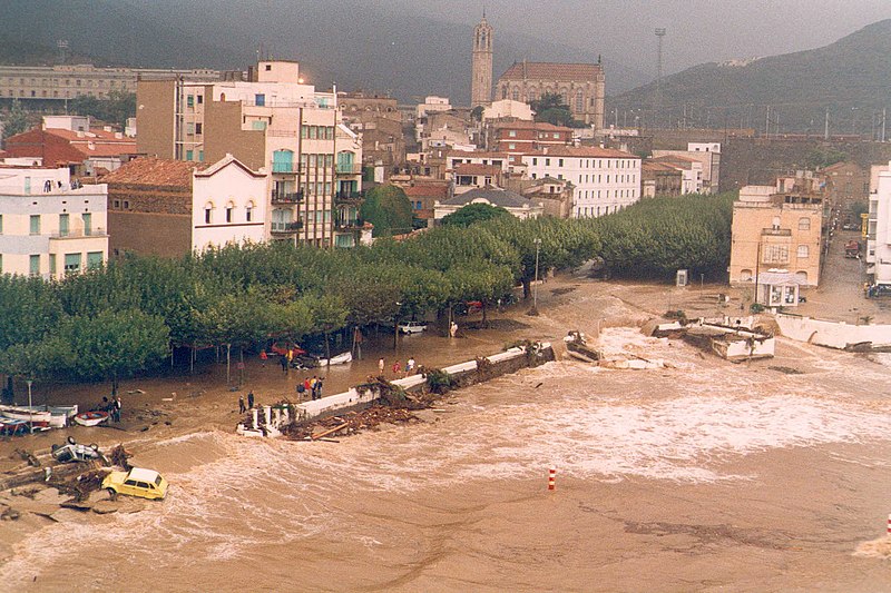 File:Catalunya-AltEmpurda-Portbou-1988.jpg