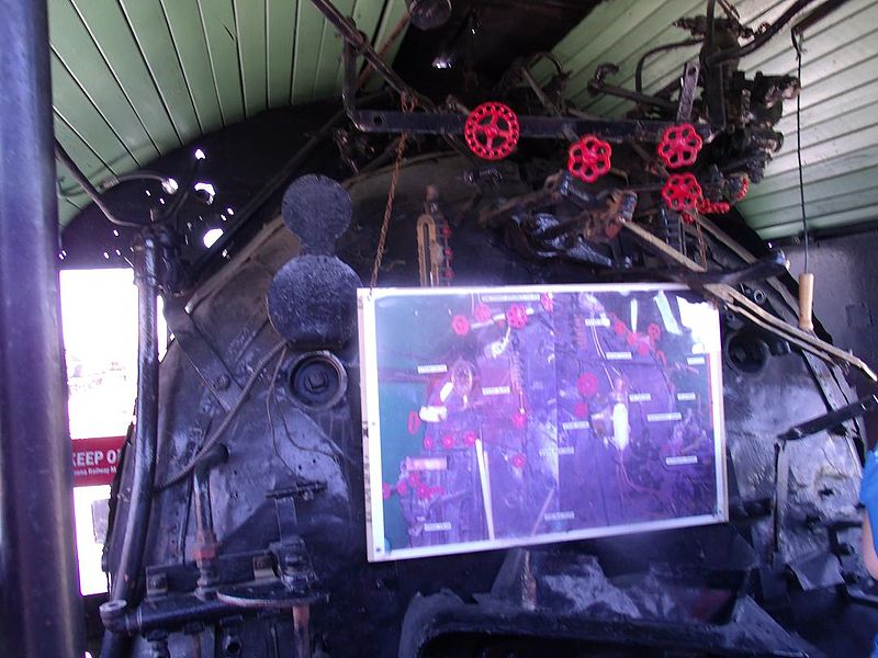 File:Chandler-Inside Chandler-Southern Pacific Railroad Locomotive Sp2562-1.jpg