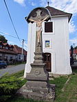 Chapel and wayside cross in Přeckov, Třebíč District.JPG